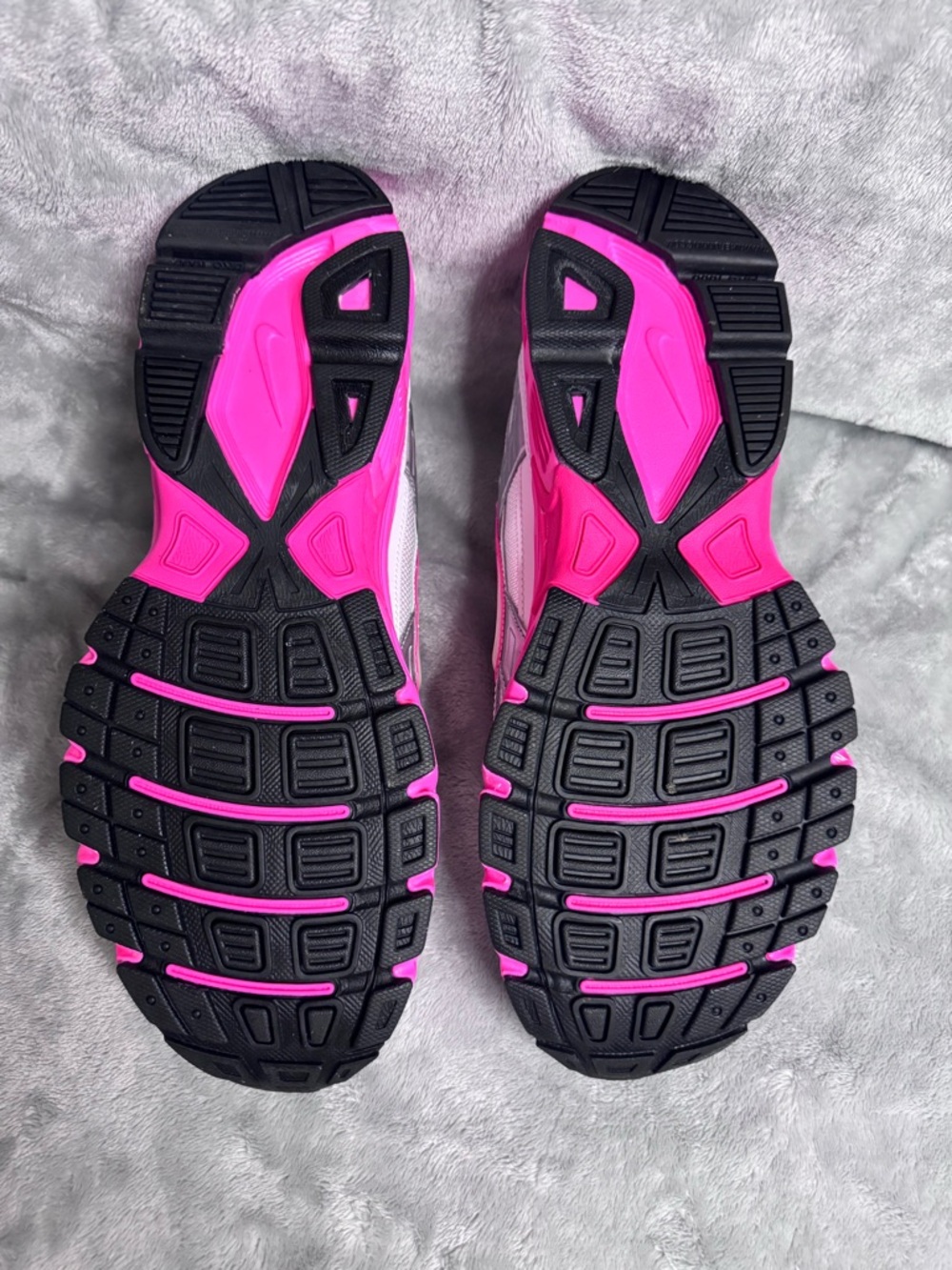 NWOB 👟 Nike White/Pink/Gray Sneakers - Picture 5 of 5